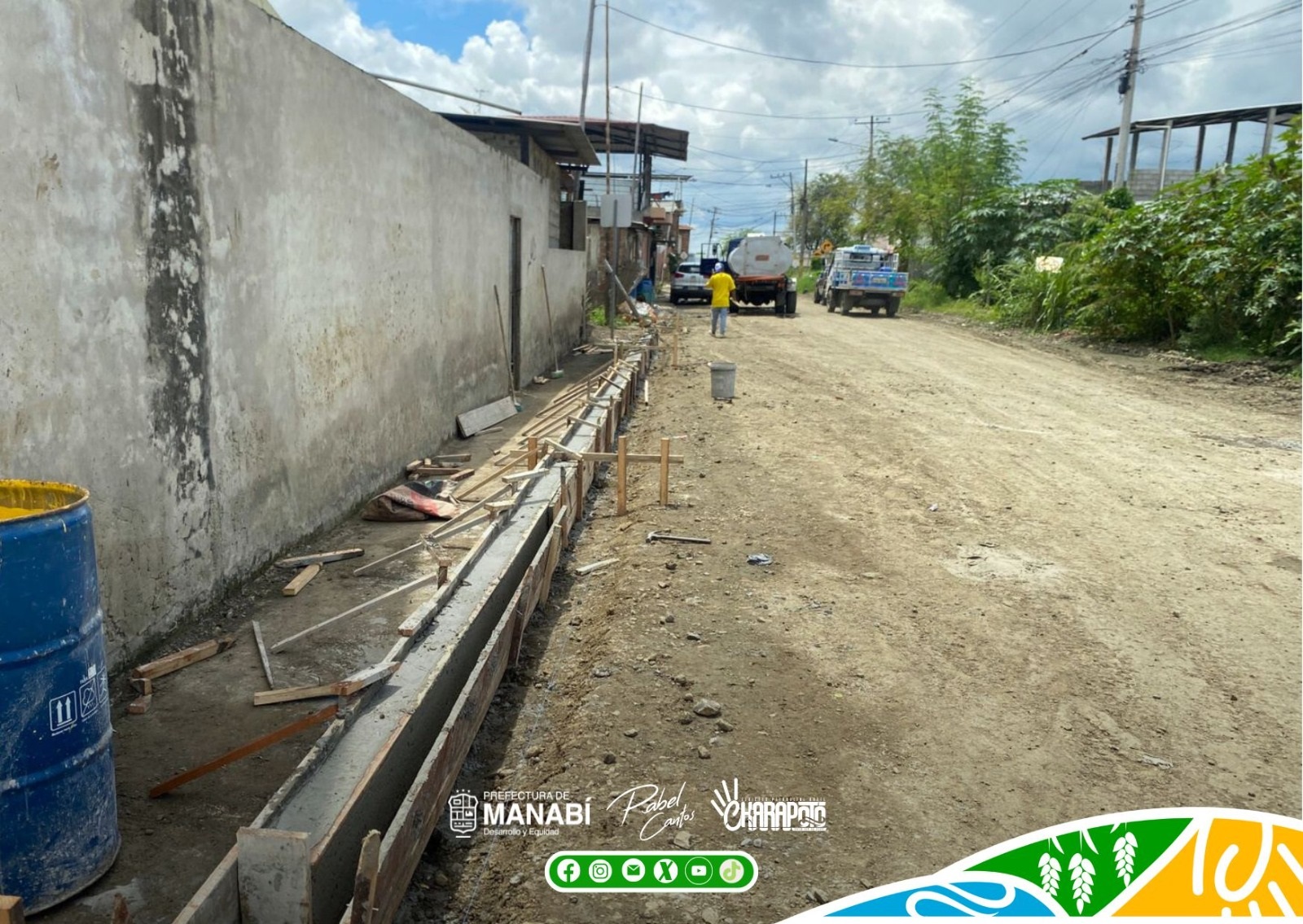 BORDILLOS Y CUNETAS ENTRE LAS CALLES 10 DE AGOSTO Y 9 DE OCTUBRE